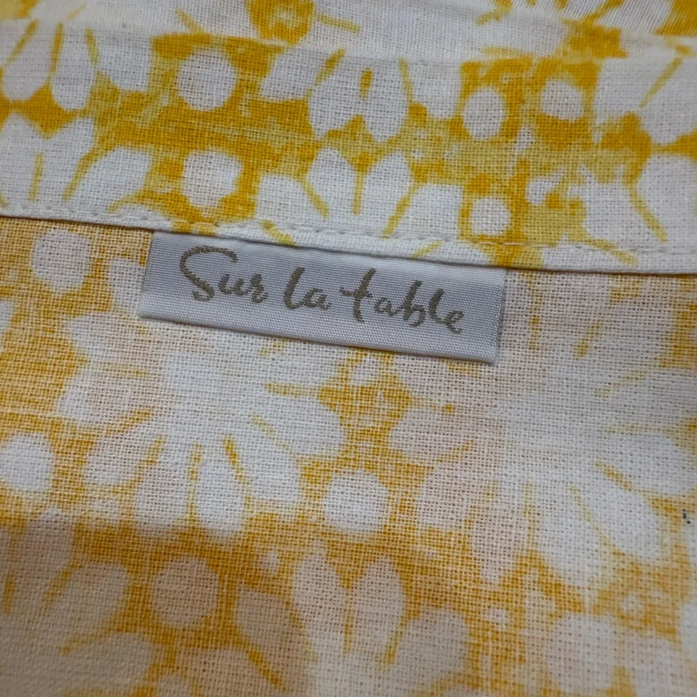New! Sur La Table Daisy Floral Tablecloth 70x70